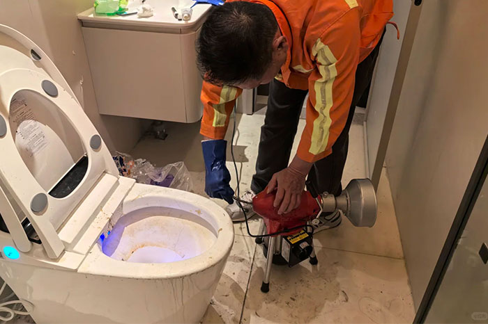 師傅上門疏通維修馬桶